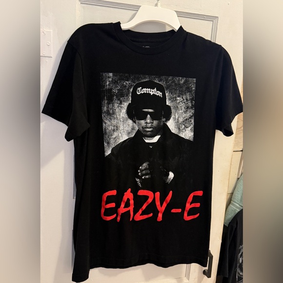 NWOT Eazy-E Straight Outta Compton Men’s Medium Tee - Picture 7 of 7